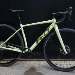 VELO GRAVEL FELT BREED 30 GLOW GREEN 2023 -Velo Orange Soldes adv 20210521 jbd 3651