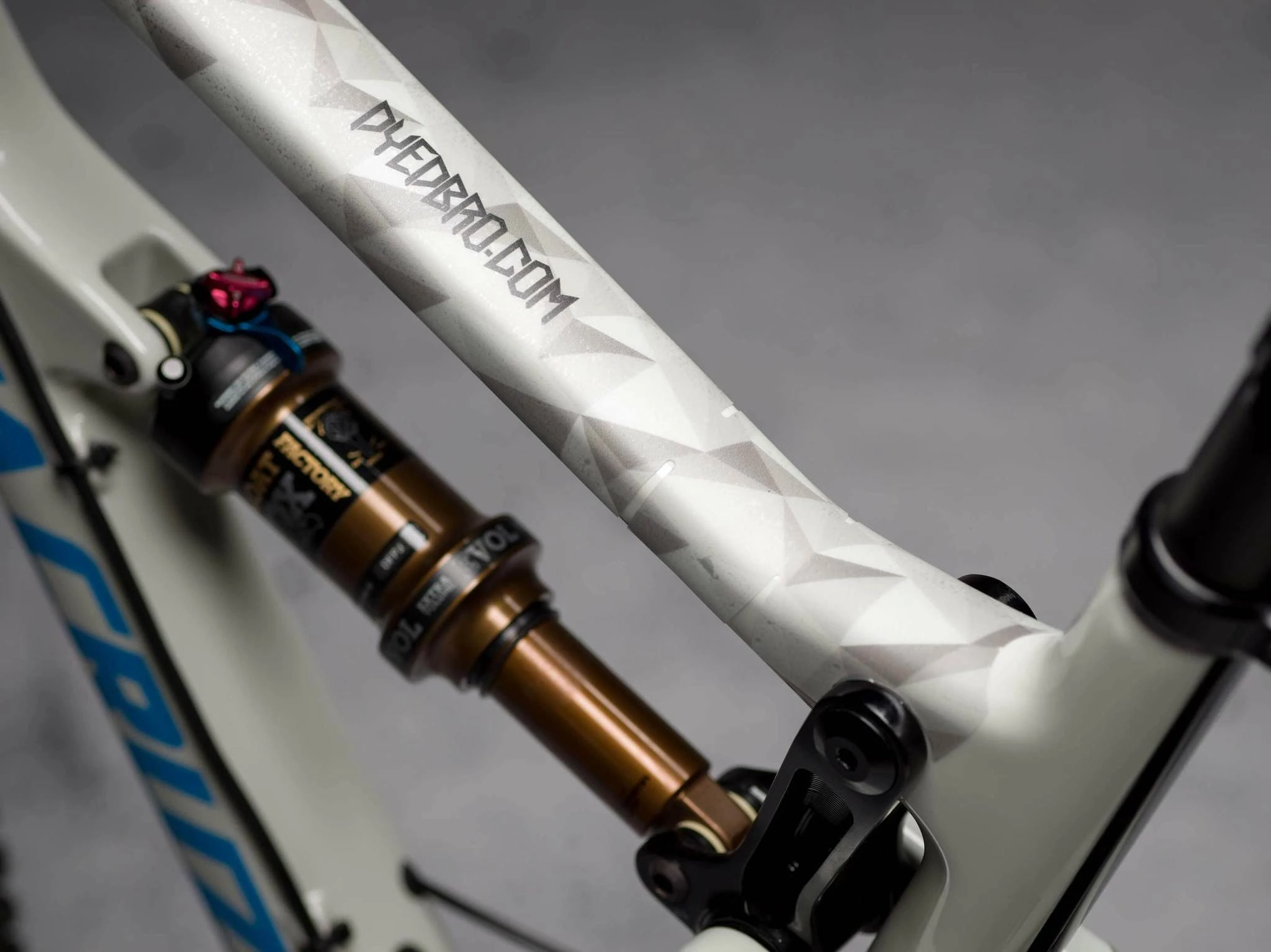 STICKERS DE PROTECTION DYEDBRO GEOMETRIC 6 STICKERS DE PROTECTION DYEDBRO GEOMETRIC – Image 4