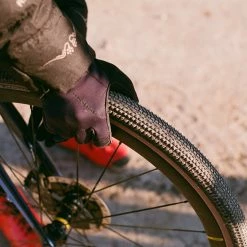 PNEU HUTCHINSON TOUAREG 700X40C TL TS TAN -Velo Orange Soldes gravel bike tire hutchinson touareg 9