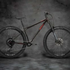 VTT SURLY KRAMPUS SUS 2021 13 VTT SURLY KRAMPUS SUS 2021 -Velo Orange Soldes krampus sus bk9913 background 2000x1333 1